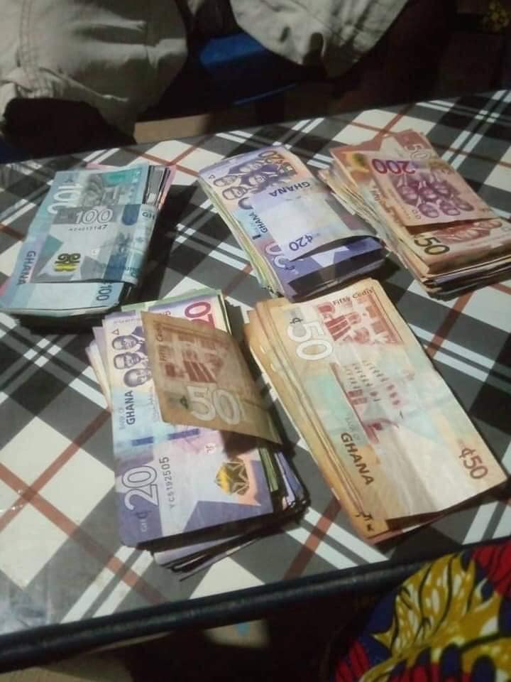 Thieves allegedly return Gh¢9 700 out of Gh¢10000 they stole from a popular Fetish Priest Photos 1