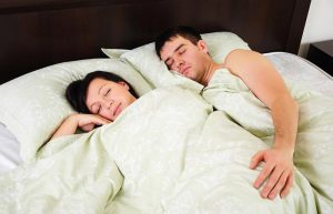 26 Types Of Couples Sleeping Positions And What They Say About mEuCfW8etmTCTM